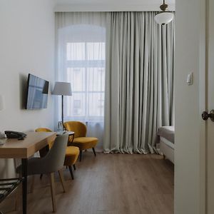 Standard Zimmer mit Kingsize-Bett
